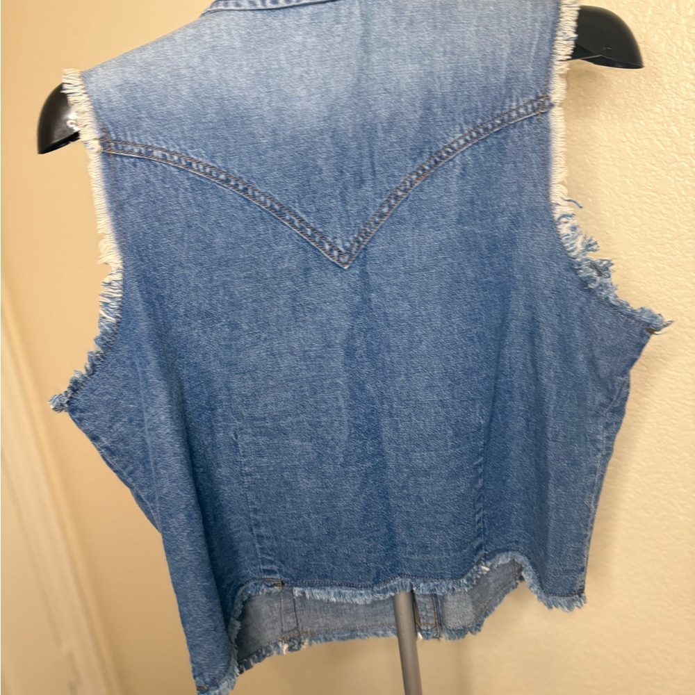 Wrangler Blue Denim Crop Vest - Picture 3 of 5